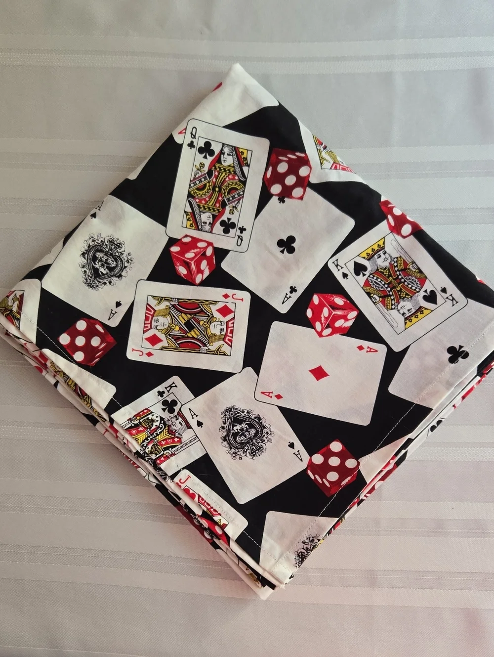 ♣️ Tablecloth 4 Card Table Gaming w/Playing Cards Motif PLUS New Deck & Dice! ♣️